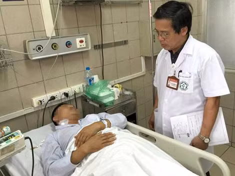 Một bệnh nhân phải điều trị ở BV Bạch Mai vì nuốt mật cá trắm.