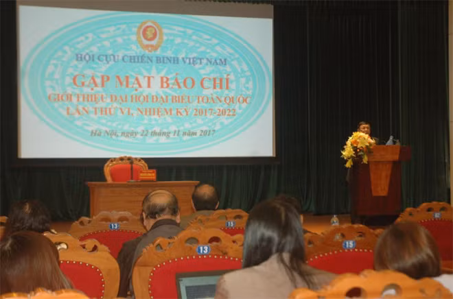 Toàn cảnh họp báo.