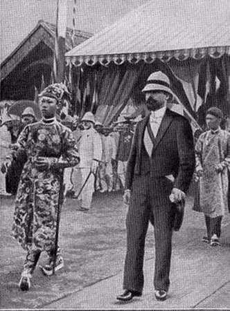Paul Doumer khi làm Toàn quyền Đông Dương và Vua Thành Thái năm 1899.