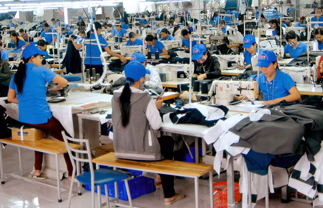 Công nhân tại các nhà máy đã bắt tay vào lao động sản xuất đầu năm mới. Ảnh: CTV.