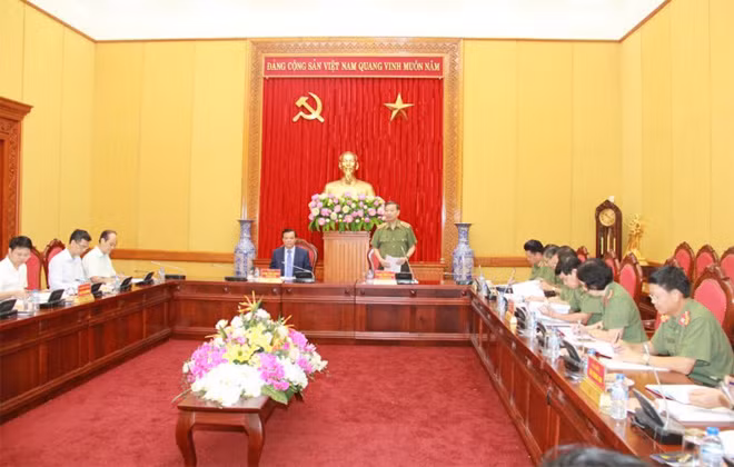 Quang cảnh buổi làm việc.