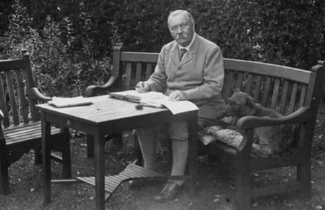 Nhà văn Arthur Conan Doyle.