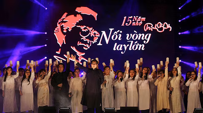 Đêm nhạc chủ đề "Nối vòng tay lớn" của Trịnh Công Sơn. Ảnh: Độc Lập.