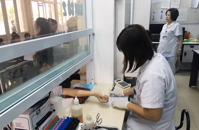 Khi kết quả xét nghiệm liên thông, người bệnh phải làm xét nghiệm ít hơn. Khi kết quả xét nghiệm liên thông, người bệnh phải làm xét nghiệm ít hơn.
