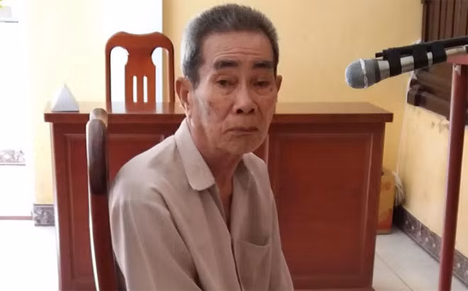 Bị cáo Lộc tại tòa. Bị cáo Lộc tại tòa.