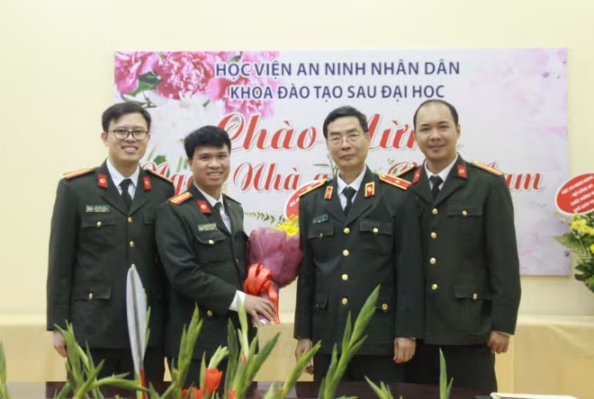 Thiếu tướng, TS Phạm Văn Miên chúc mừng Khoa Đào tạo sau Đại học, Học viện ANND.