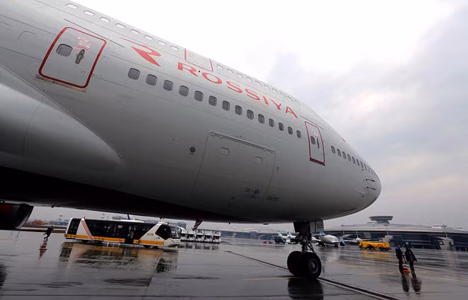 Chiếc máy bay thuộc đội bay đặc biệt của Hãng hàng không Rossiya chở 35 nhà ngoại giao Nga cùng gia đình đã tới sân bay tại thủ đô Moskva hôm 2-1 (giờ Việt Nam).