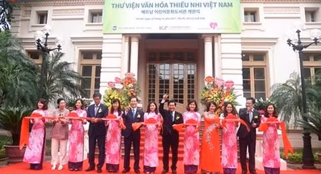Lễ cắt băng khai trương Thư viện Văn hóa Thiếu nhi Việt Nam. Lễ cắt băng khai trương Thư viện Văn hóa Thiếu nhi Việt Nam.