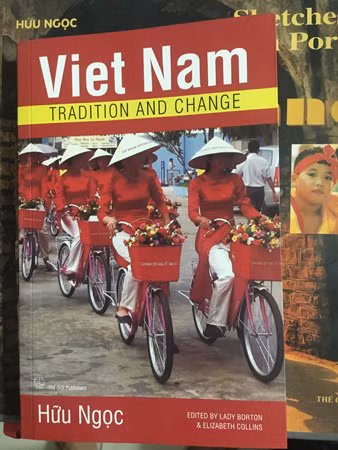 Một số cuốn sách về văn hóa của ông.