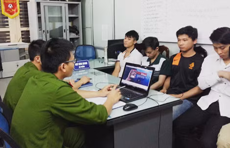 Nhóm đối tượng thuộc Công ty IMMC chuyên cài mã độc để móc túi người dùng. Nhóm đối tượng thuộc Công ty IMMC chuyên cài mã độc để móc túi người dùng.