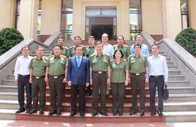 Các đại biểu tham gia thảo luận.