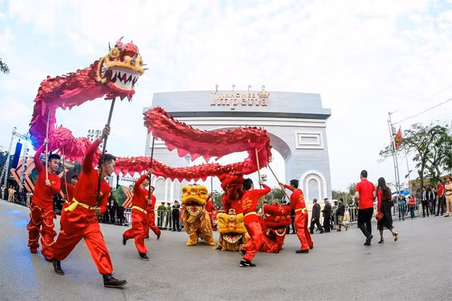 Lễ ra mắt diễn ra quy mô với nhiều tiết mục nghệ thuật đặc sắc.