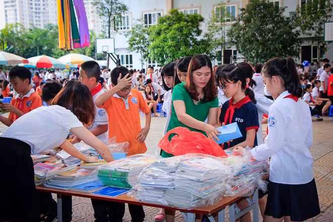 Chống lạm thu trong nhà trường, rất cần sự hiểu biết và dũng cảm của chính phụ huynh. Chống lạm thu trong nhà trường, rất cần sự hiểu biết và dũng cảm của chính phụ huynh.