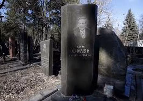 Mộ phần Kim Philby tại nghĩa trang Kuntsevo. Mộ phần Kim Philby tại nghĩa trang Kuntsevo.