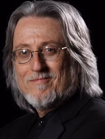 Harold Rosenbaum, nhà sáng lập và Tổng Giám đốc của công ty, là cựu cố vấn khoa học và công nghệ cho CIA.