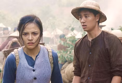 Cảnh trong phim "Sống cùng lịch sử" (Biên kịch Đoàn Tuấn). Cảnh trong phim "Sống cùng lịch sử" (Biên kịch Đoàn Tuấn).