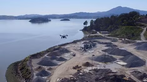 Những chiếc drone được sử dụng trên một công trường xây dựng.