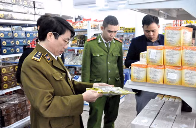 Lực lượng liên ngành kiểm tra chất lượng sản phẩm trên thị trường. Lực lượng liên ngành kiểm tra chất lượng sản phẩm trên thị trường.