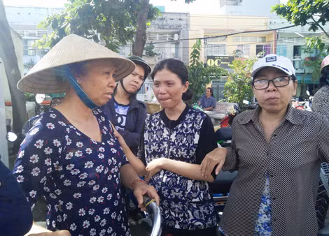 Mẹ cháu Kh. nén nỗi đau để lo cho con.