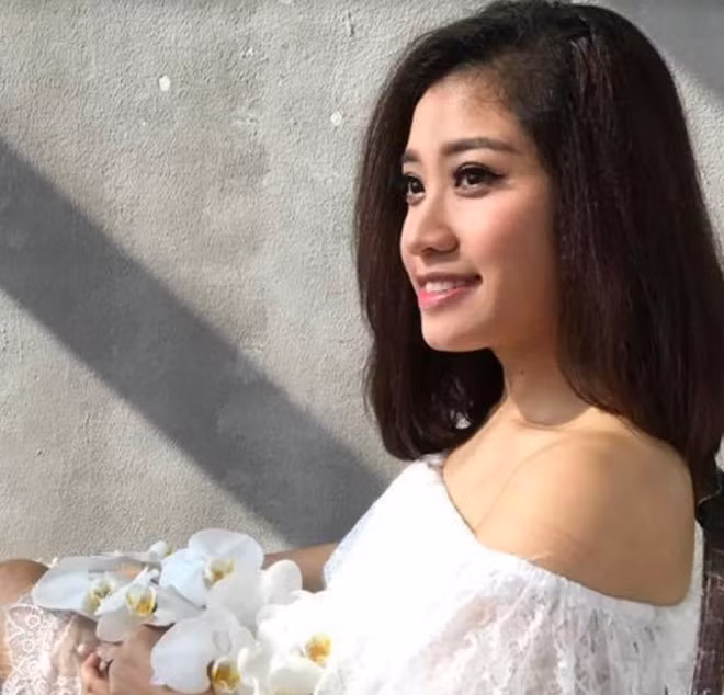 Ca sĩ Bích Hồng.