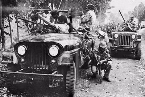 Chiến thuật phân đội 6 người với xe Jeep và súng đại liên đã giúp Hoare đánh bại quân Simba
