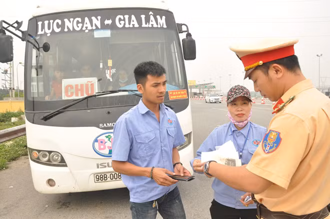 Các nhà xe tuyến Hà Nội - Bắc Giang tăng số chuyến để chở khách trong dịp nghỉ lễ.