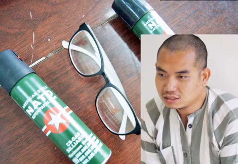 Đối tượng Long và những bình xịt hơi cay - hung khí để thực hiện các vụ cướp tài sản của các bác tài xe ôm công nghệ.