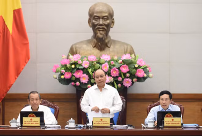 Thủ tướng Nguyễn Xuân Phúc phát biểu tại phiên họp.