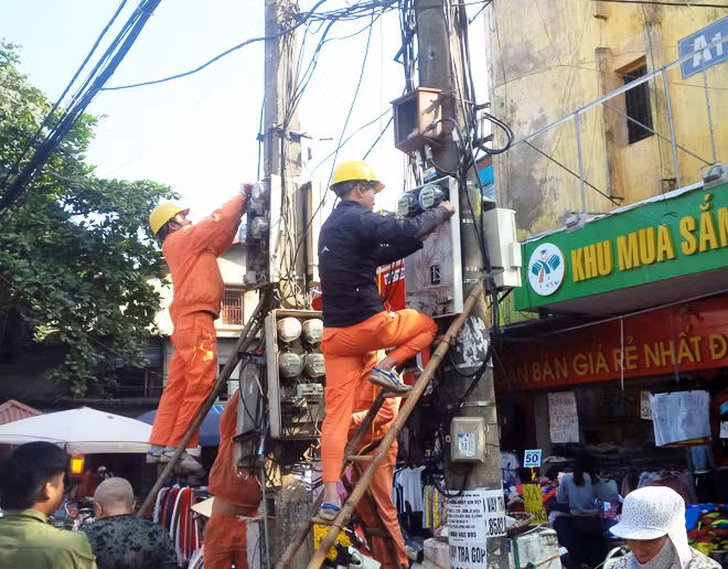 Phương án giá điện cho năm nay đang được dư luận chờ đợi. Ảnh: Thiện Hoàng.