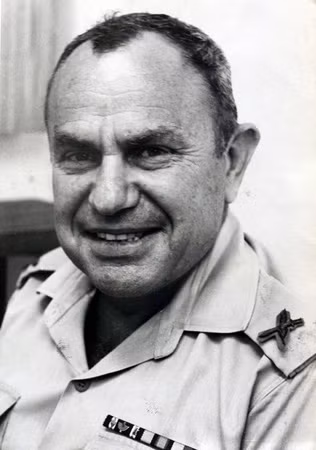 Tướng Itzhak Yaakov.