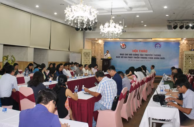 Cuộc hội thảo sáng 6-9 thu hút nhiều bác sĩ, cán bộ chuyên môn và giới truyền thông tham gia. Cuộc hội thảo sáng 6-9 thu hút nhiều bác sĩ, cán bộ chuyên môn và giới truyền thông tham gia.
