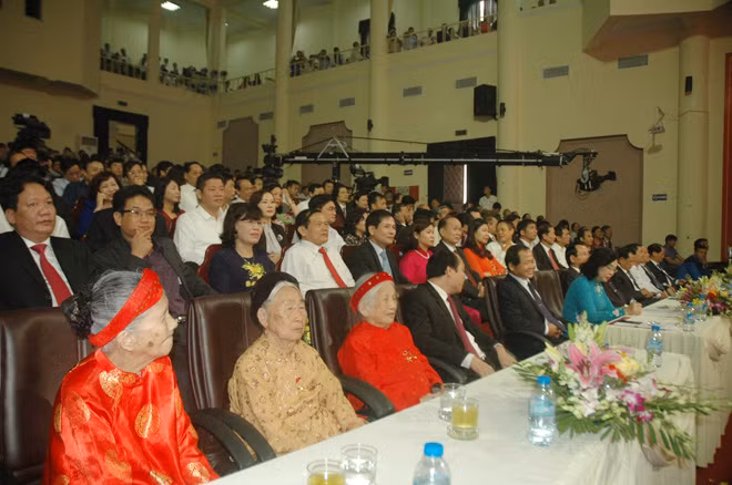 Các đại biểu dự Lễ công bố và trao quyết định nông thôn mới. Các đại biểu dự Lễ công bố và trao quyết định nông thôn mới.