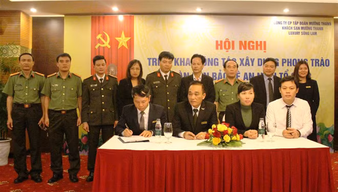 Ký cam kết xây dựng phong trào Toàn dân BVATQ năm 2017.