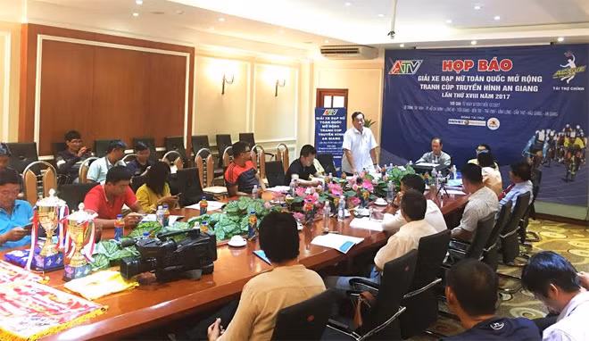 Quang cảnh buổi họp báo. Quang cảnh buổi họp báo.