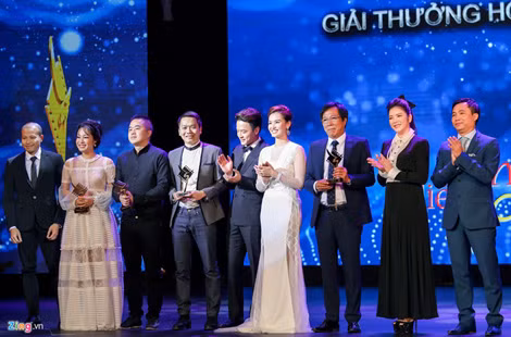 Lễ trao giải Cánh Diều 2016. Nguồn: Zing. Lễ trao giải Cánh Diều 2016. Nguồn: Zing.