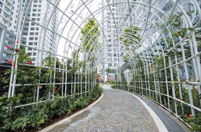 Vòm hoa hồng - điểm nhấn đặc trưng của dự án Imperia Garden.