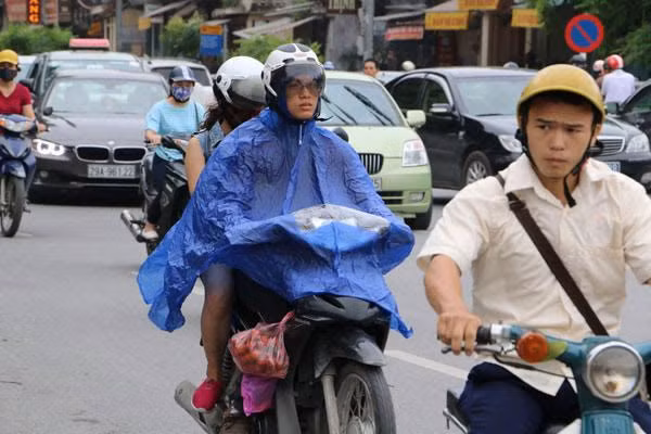 Cái rét đã được cảm nhận trên đường phố.