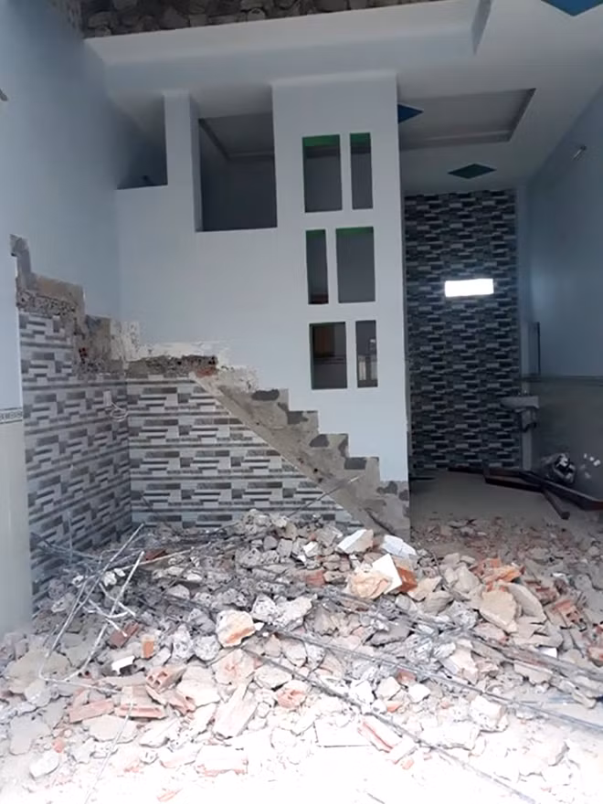 Khu nhà được chia thành từng phòng riêng biệt để thành nhà "3 chung"