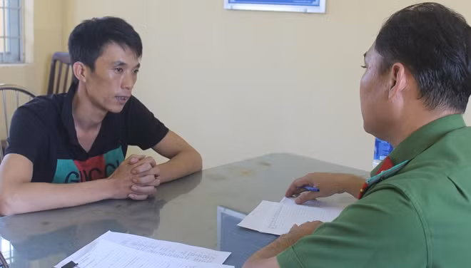 Công an làm việc với một trong hai đối tượng.