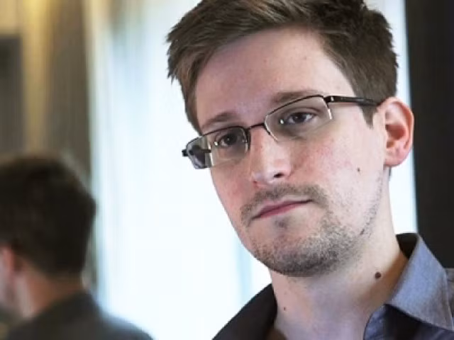 Cựu nhân viên CIA Edward Snowden. Ảnh: Reuters.