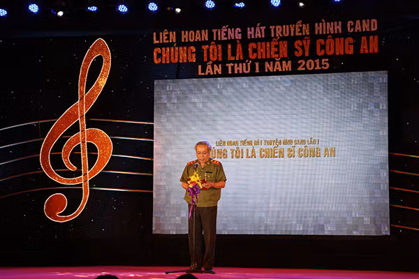 Trung tướng Vũ Thuật phát biểu tại Liên hoan.