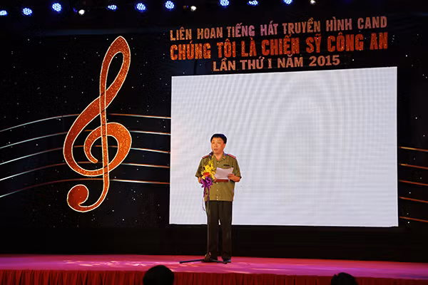 Đại tá Dương Như Hồng phát biểu khai mạc tại Liên hoan.