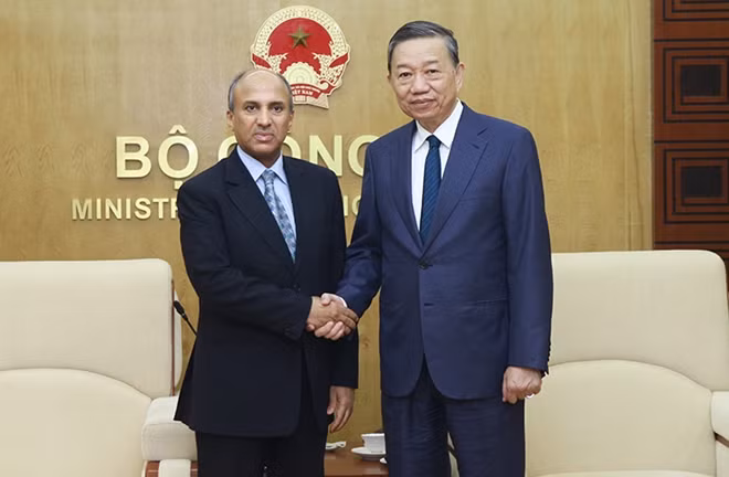 Bộ trưởng Tô Lâm và Đại sứ Saud F.M. Al Suwelim.