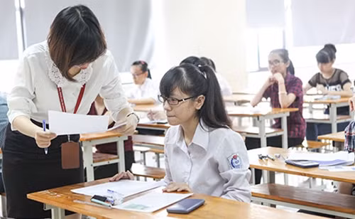 Học sinh tham gia kỳ thi vào ĐH, CĐ năm 2015. Ảnh: Thiện Hoàng.