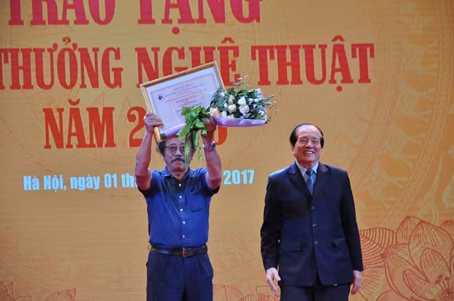 Nhà văn Chu Lai là người duy nhất nhận giải A hạng mục Kịch bản sân khấu xuất sắc.