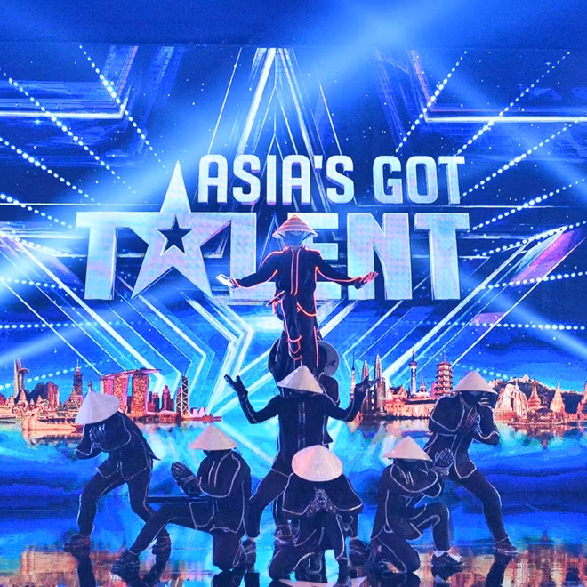 Nhóm 218 Dance Crew khiến cả 3 giám khảo trầm trồ khen ngợi