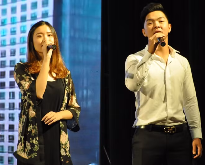 Giọng ca trẻ Phan Trung Kiên - người vừa từ Hong Kong trở về với giải vàng Liên hoan nghệ thuật Châu Á Thái Bình Dương