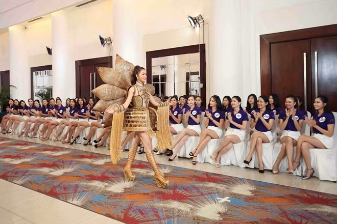 Thiết kế Nàng Mây từng tạo ấn tượng đẹp tại Miss Universe năm 2016