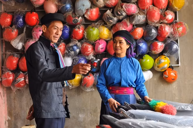 NSND Bùi Bài Bình trong phim "Lặng yên dưới vực sâu"