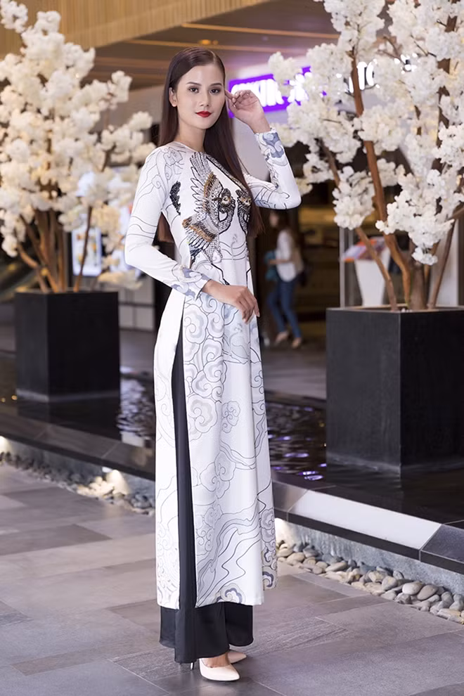 Người mẫu tạo ấn tượng đẹp với hình ảnh áo dài tha thướt